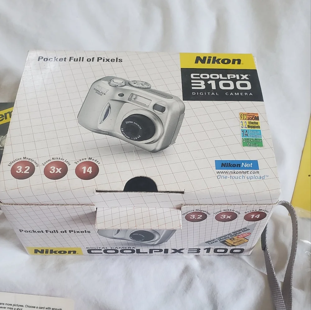 Nikon COOLPIX 3100 Silver Digital Camera 3.2M Pixels Box Original Manuals CD's